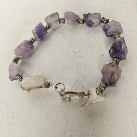 Amethyst, mother of pearl, and‎ silver bracelet - Picture 2 of 13